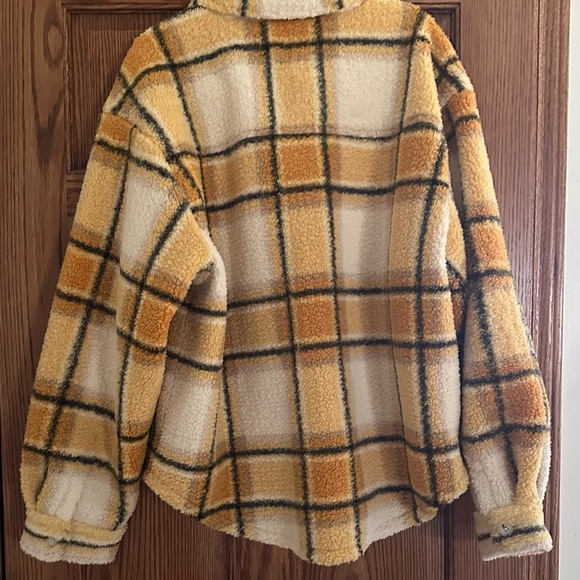 Bandier x Sincerely Jules, Women Aspen Sherpa Jacket in Amber Plaid Shac… - Picture 5 of 7